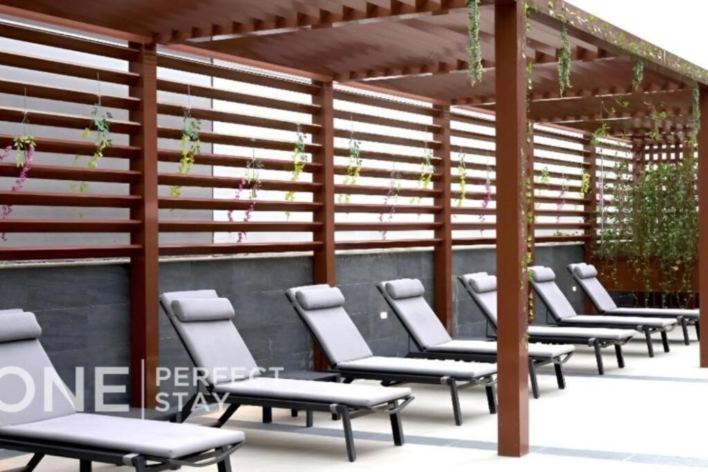 Apartment Comfy In Jvc With Pool & Gym Dubai